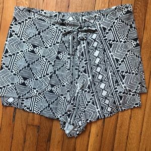 🖤 Pattern shorts!!